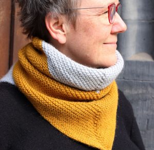 Chirrup – a soothingly simple cowl
